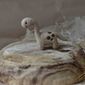Felted dino in beige | Felted photo props
