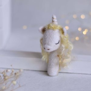 Felted unicorn mini 'Cream' | Felted lovie