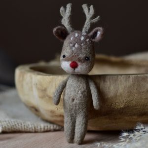 Felted reindeer in medium brown | Felted animal