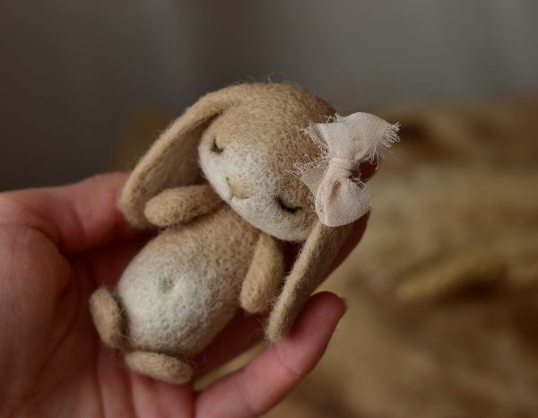 Felted bunny beige | Felted stuffies | LuckyBay Props
