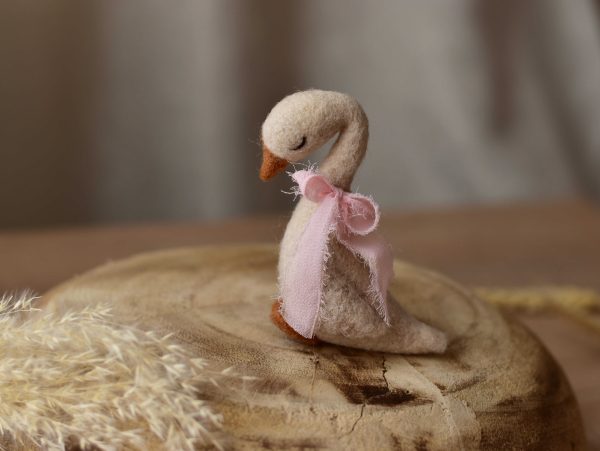 Felted goose | Felted photo props