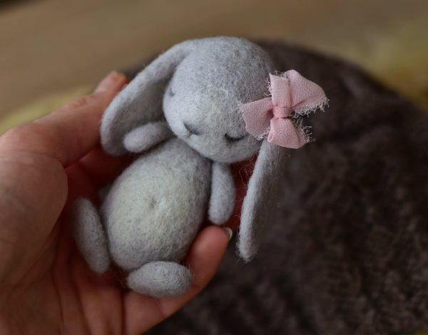 Felted bunny light grey | Felted stuffies