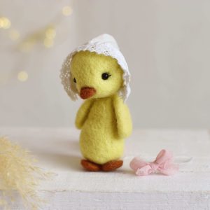 Felted duckling | Felted photo props