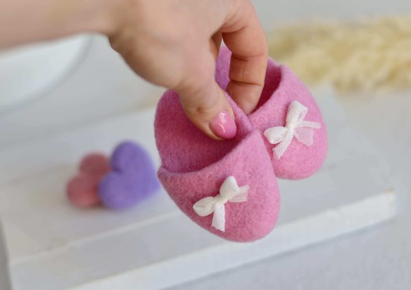 Felted slippers in pink | Felted photo props