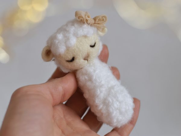 Felted sheep mini in white | Felted photo props