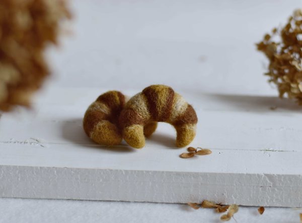Felted croissant | Felted photoprop