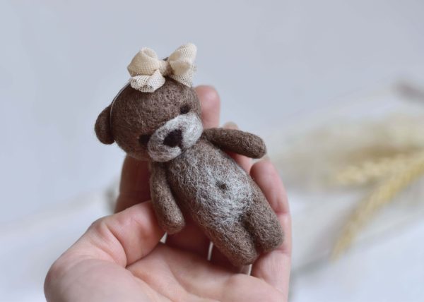 Felted bear Teddy in medium brown | Felted photo props newborn
