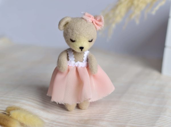 Felted bear in a dress | Felted photo props