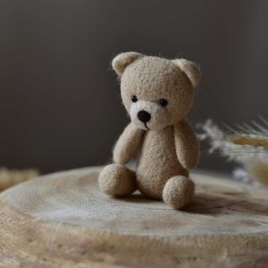 Felted bear Pat in beige | Felted photo props newborn