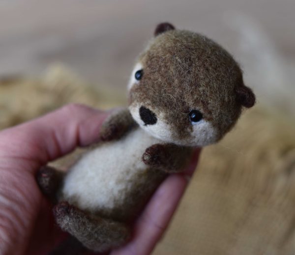 Felted otter | Felted photoprops | LuckyBay Props