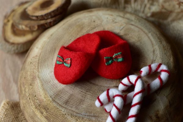Felted slippers in red | Felted Christmas photo prop