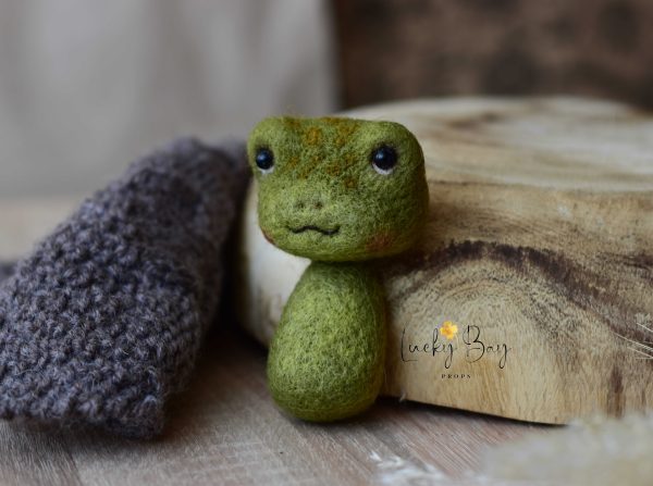 Felted frog in mini ver. | Felted photoprops | LuckyBay Props
