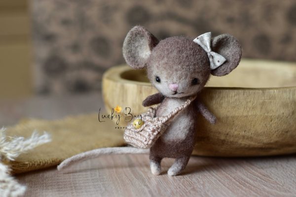 Felted mouse with bag | Felted photo props newborn | LuckyBay Props
